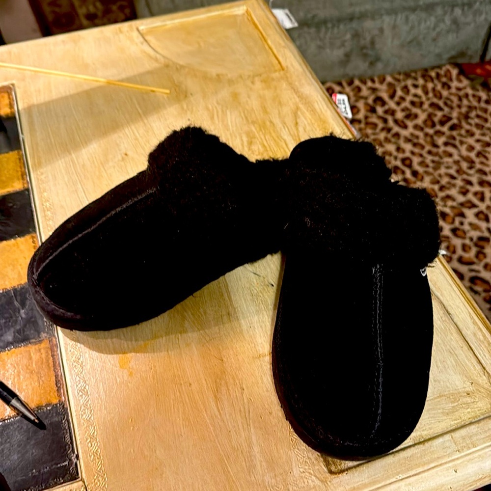 Paws sheep skin lined slippers
